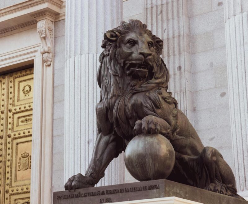 Foto de Phil Evenden: https://www.pexels.com/es-es/foto/ciudad-monumento-escultura-espana-15513764/